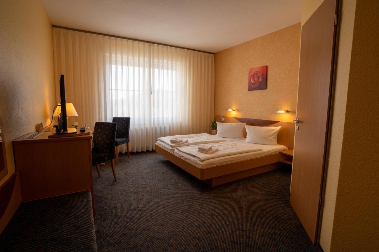 Warias Hotel & Restaurant Braunsbedra Buitenkant foto