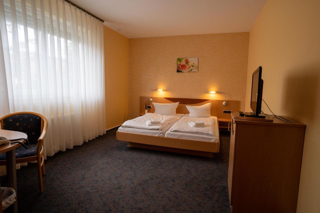 Warias Hotel & Restaurant Braunsbedra Buitenkant foto