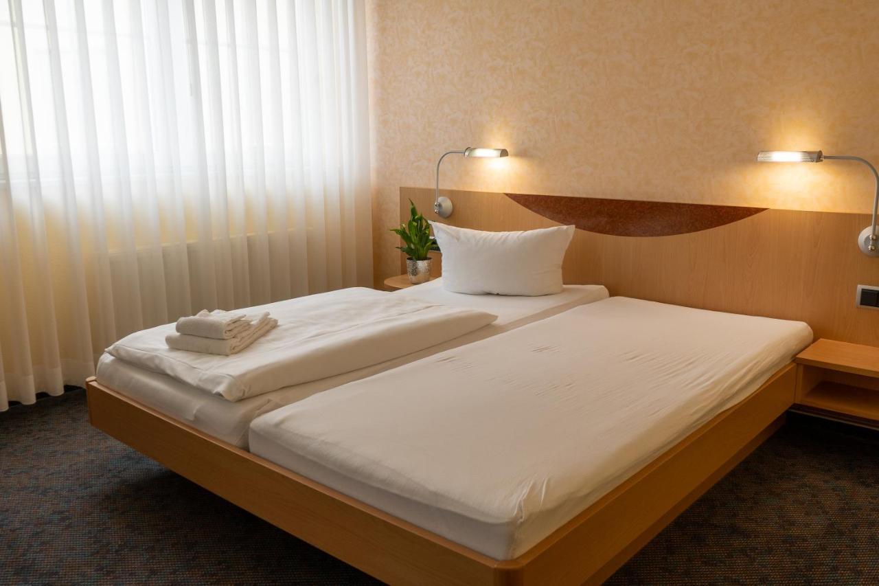 Warias Hotel & Restaurant Braunsbedra Buitenkant foto