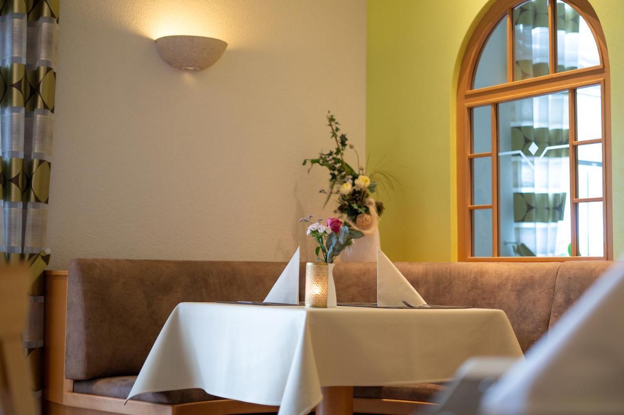 Warias Hotel & Restaurant Braunsbedra Buitenkant foto