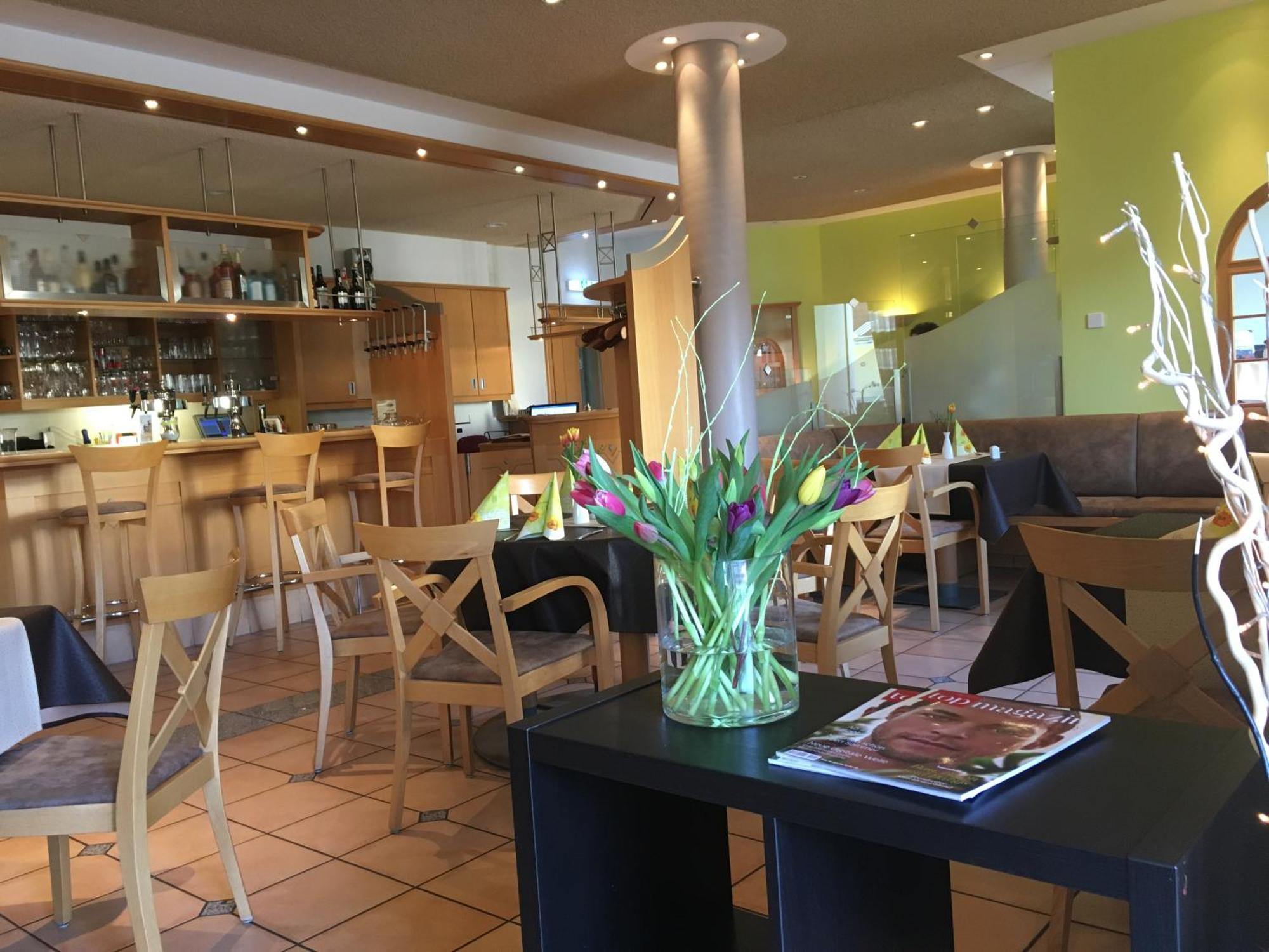 Warias Hotel & Restaurant Braunsbedra Buitenkant foto