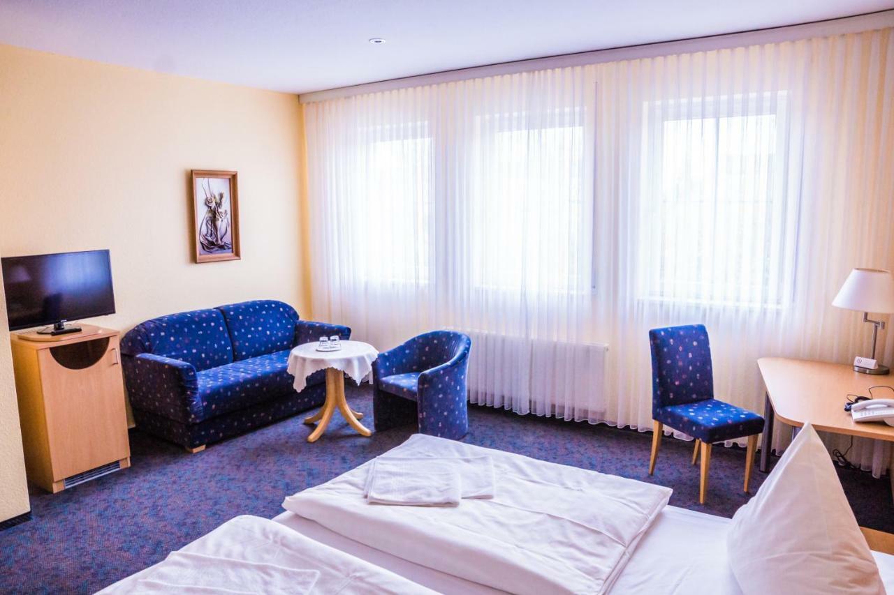 Warias Hotel & Restaurant Braunsbedra Buitenkant foto