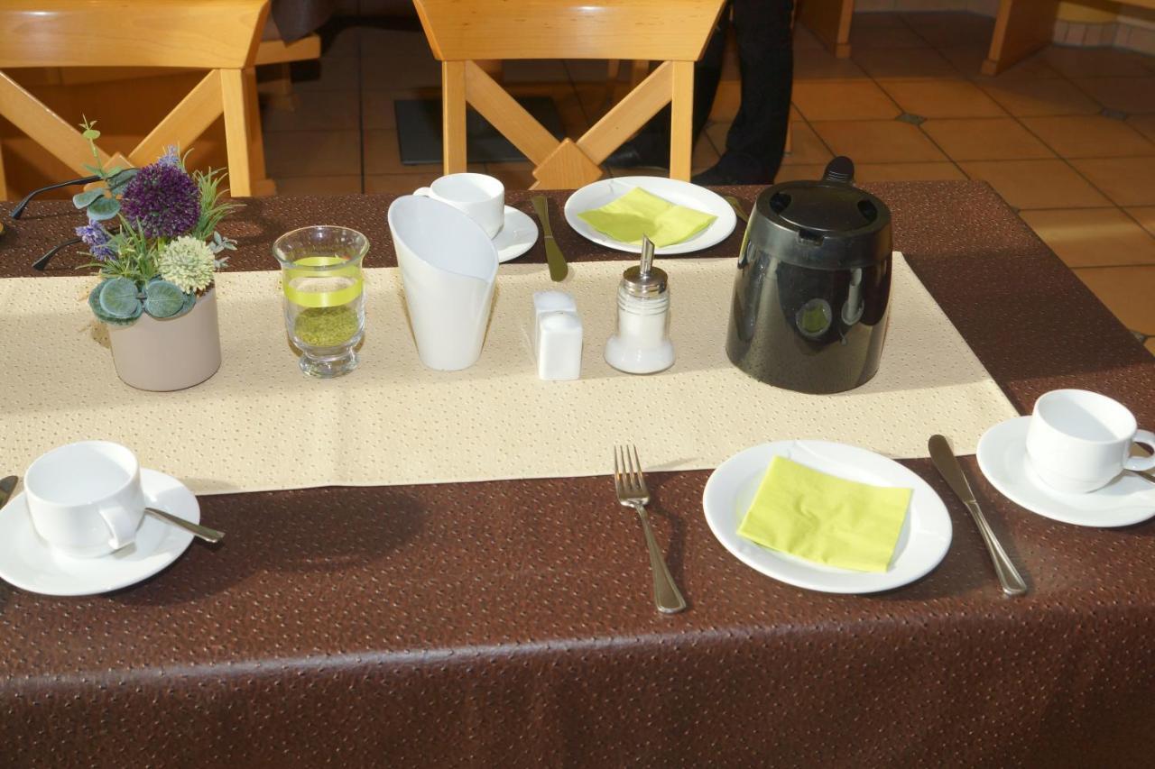 Warias Hotel & Restaurant Braunsbedra Buitenkant foto