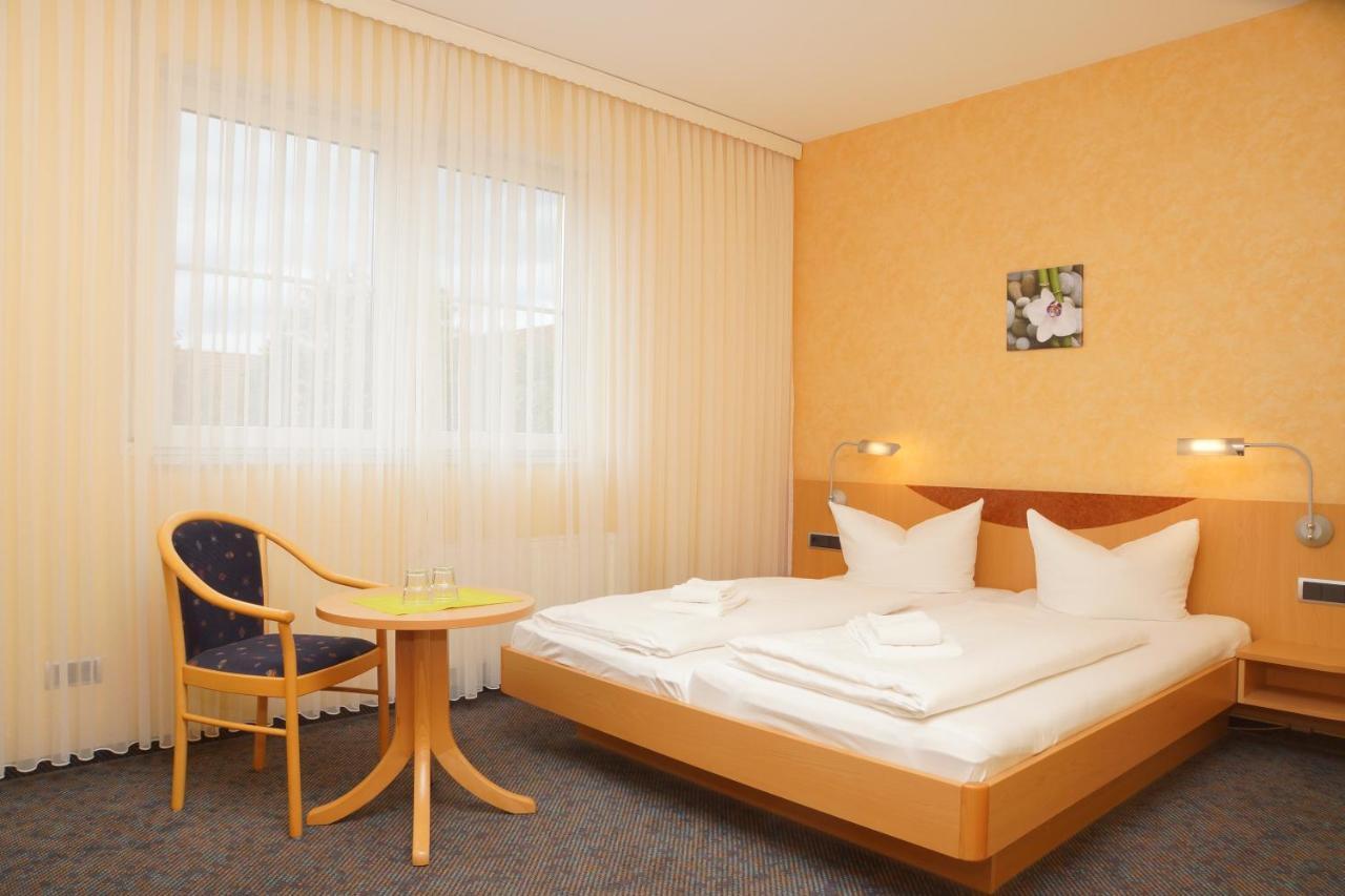 Warias Hotel & Restaurant Braunsbedra Buitenkant foto